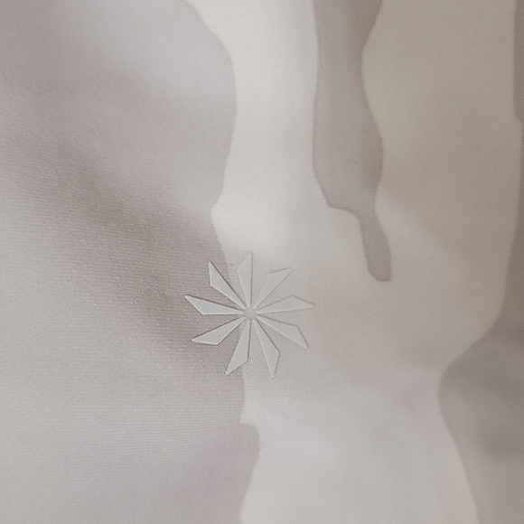 Athleta Size XS Cream/Ivory/Beige Camo Leggings, Zipper Pockets, EUC - Picture 5 of 16